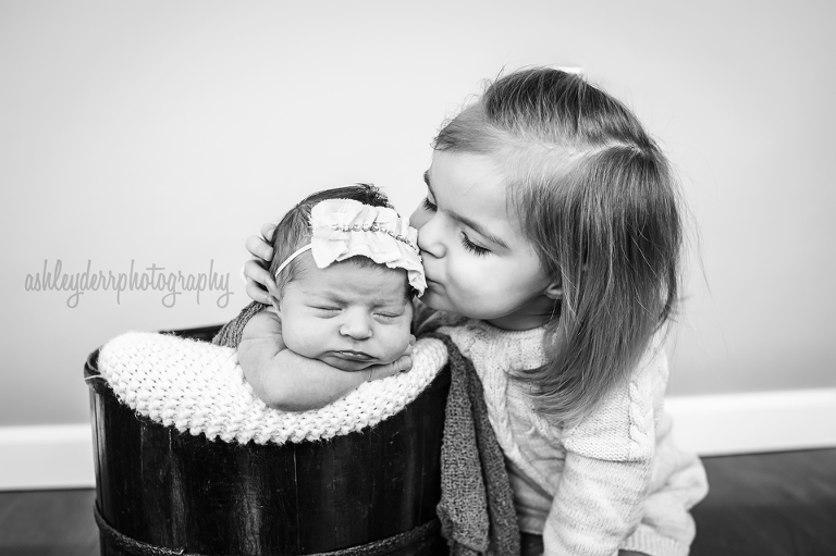 sibling newborn photographer pittsburgh pa