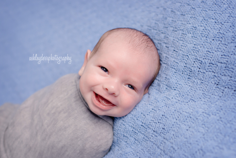 pittsburgh newborn photographer mini session baby