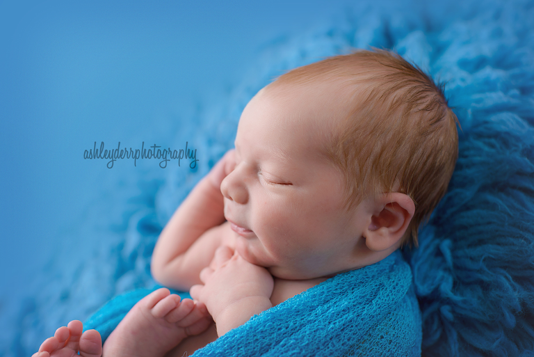 newborn baby photography pose