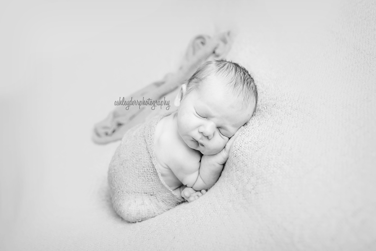 newborn baby photography pose pittsburgh