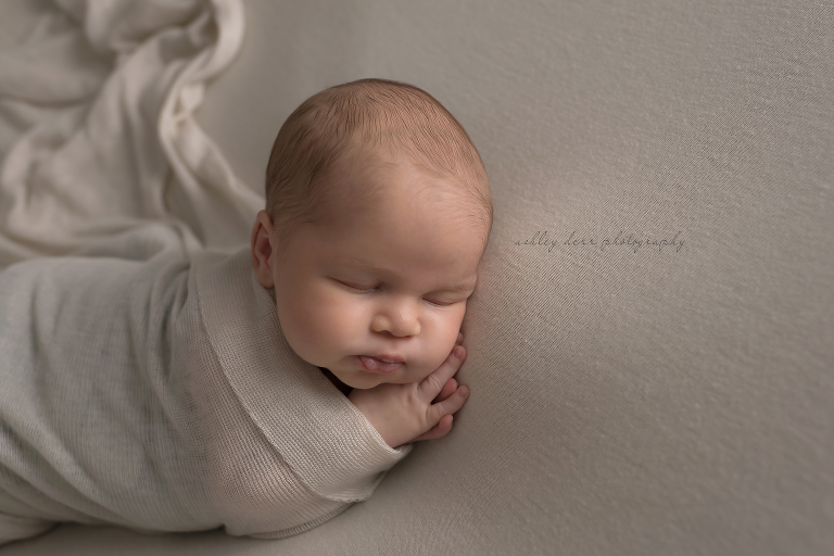 Oakmont pa newborn photographer 