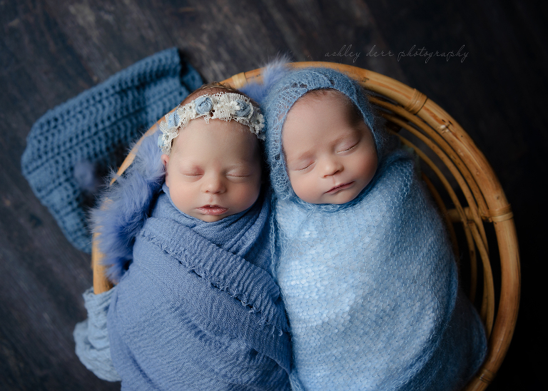 best newborn twin photographer in Pittsburgh